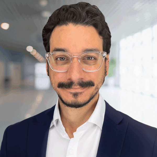 Alex Velandia Headshot